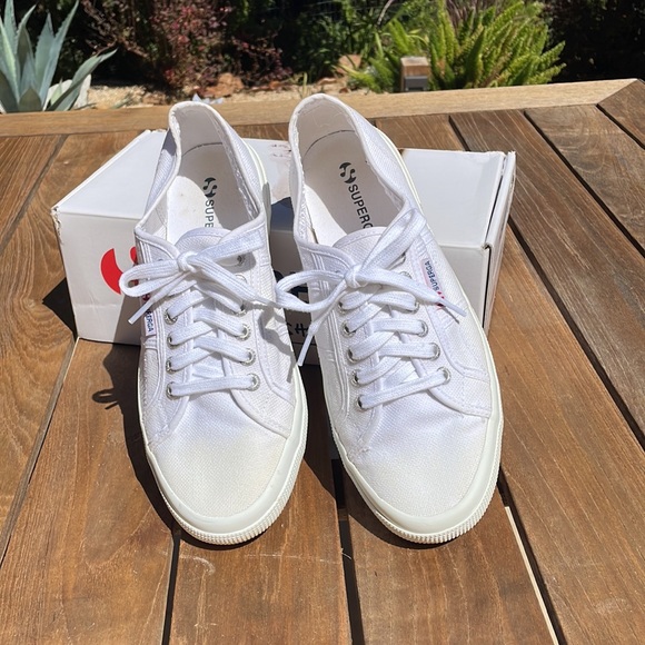 SUPERGA WHITE ITALIAN SNEAKERS M/ 9.5 - Picture 1 of 5